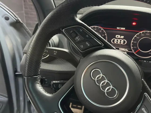 Audi Q2 1.4 TFSI CoD #limited | Nardo | Pano | LED 2018 Benzine 10