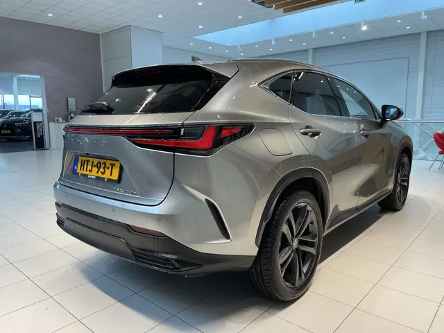 Lexus NX 450h+ AWD Executive Line 2025 Hybride Benzine 3