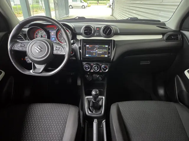 Suzuki Swift 1.2 Stijl Smart Hybrid 2017 Benzine 4