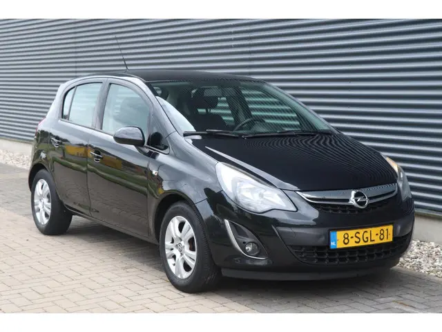 Opel Corsa 1.4-16V Berlin | 5 drs | Airco | NAP 2013 Benzine 12