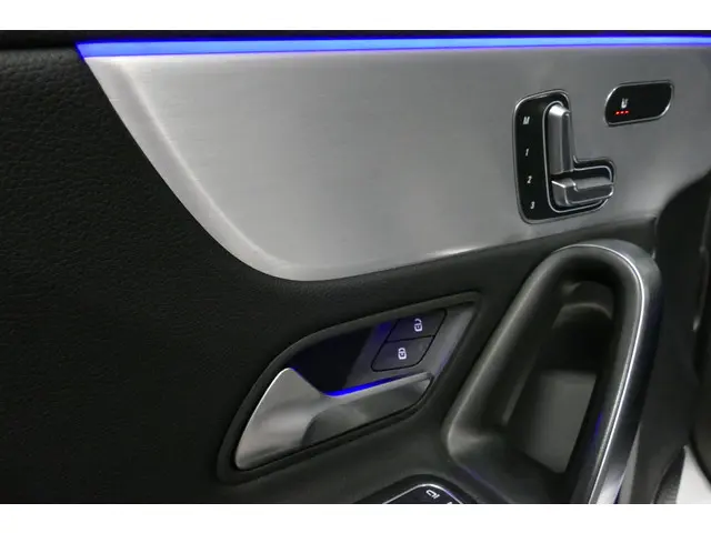 Mercedes-Benz A-Klasse 200 AMG Line 2021 Benzine 14