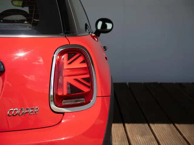 MINI 3-Deurs Cooper 2021 Benzine 18