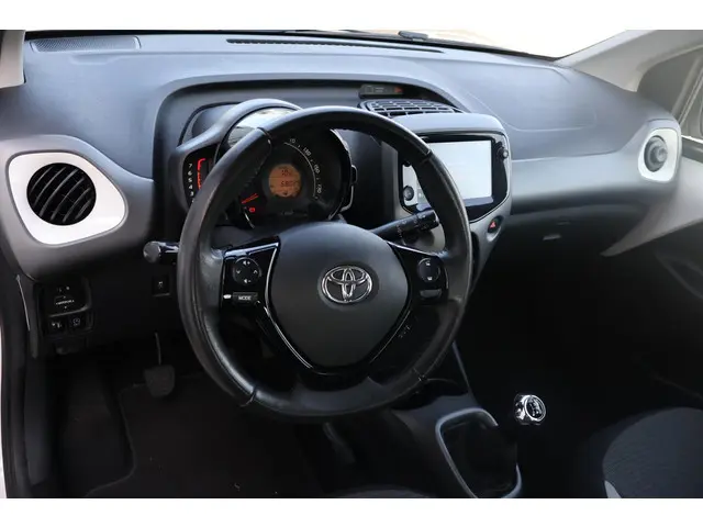 Toyota Aygo 1.0 VVT-i x-play 2021 Benzine 12