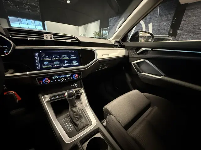 Audi Q3 45 TFSI e edition 2022 Hybride Benzine 19