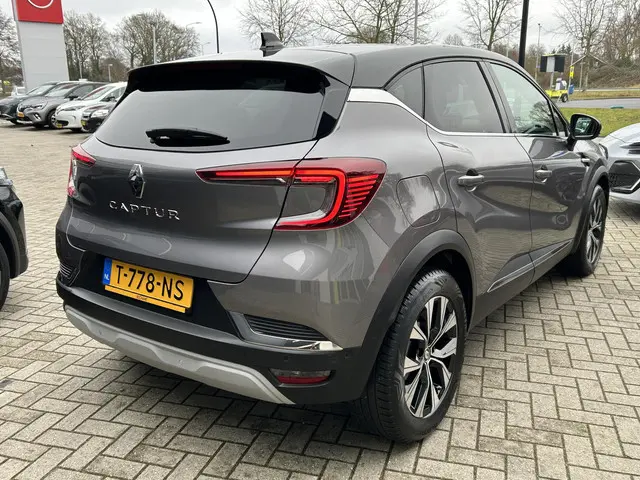 Renault Captur 1.0 TCe 90 techno 2023 Benzine 2