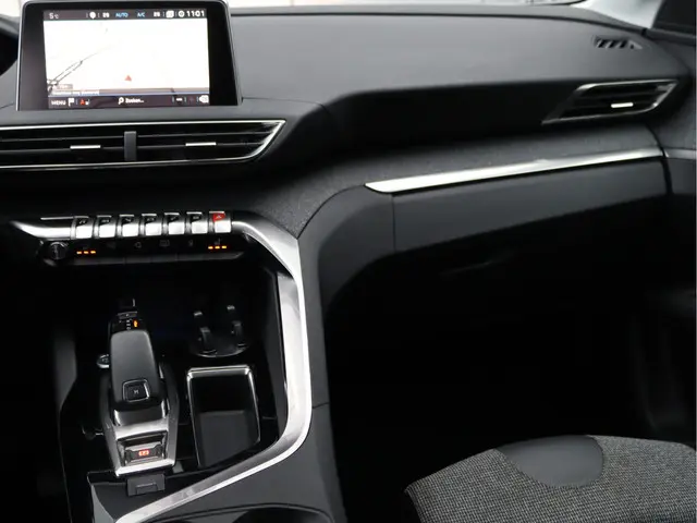 Peugeot 3008 1.6 e-THP Premium 2018 Benzine 22