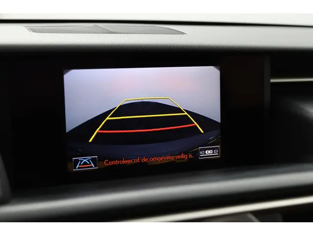 Lexus RC 300h F Sport Line 2016 Hybride Benzine 9