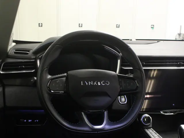 Lynk & Co 01 Plug-in Hybride 2022 Hybride Benzine 6