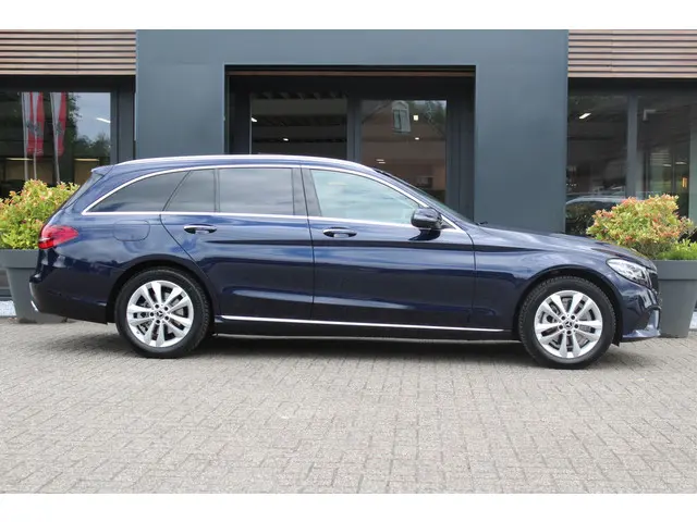 Mercedes-Benz C-Klasse 3