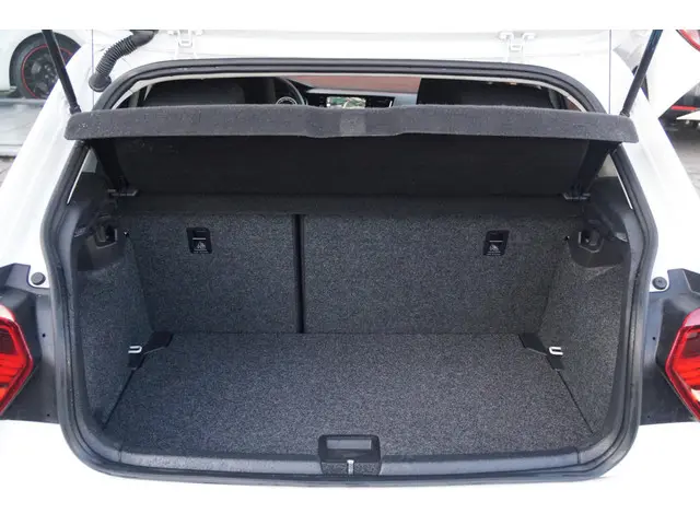 Volkswagen Polo 1.0 TSI Comfortline 2021 Benzine 12