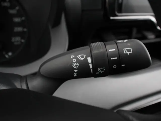 Mazda 2 Hybrid 1.5 Prime-line 2024 Hybride Benzine 13