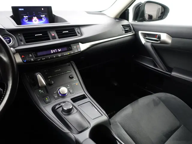Lexus CT 200h Business Line 2019 Hybride Benzine 8