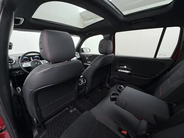 Mercedes-Benz GLB 200 AMG line 2022 Benzine 17