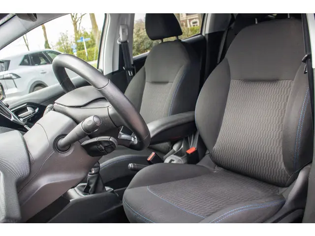 Peugeot 208 1.2 PureTech Signature 2019 Benzine 21