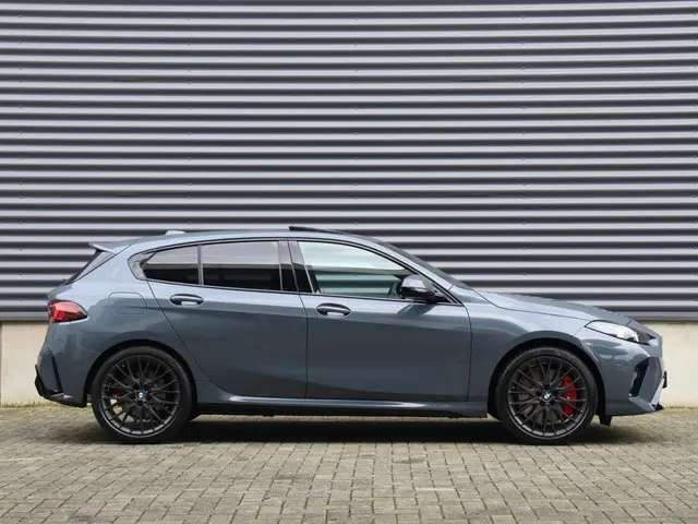 BMW 1 Serie 120 2025 Benzine 5