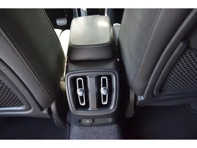 Volvo XC40 Recharge P8 AWD R-Design 2020 Elektrisch 27