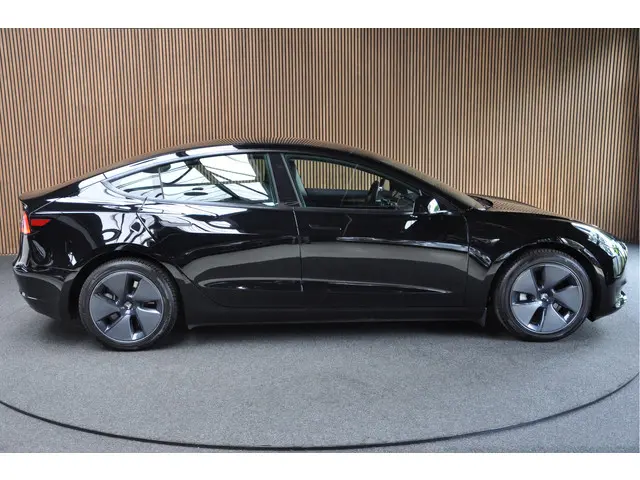 Tesla Model 3 Standard RWD Plus 60 kwh 2022 Elektrisch 4