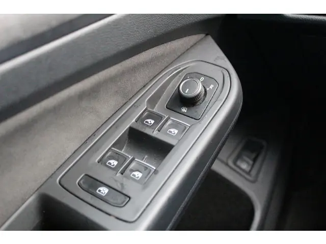 Volkswagen Golf 1.4 eHybrid Style 2024 Hybride Benzine 25