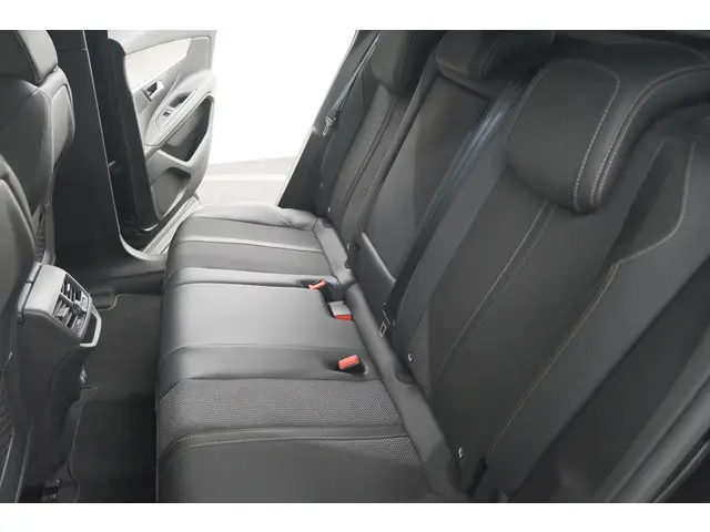 Peugeot 3008 1.2 Hybrid 136 GT 2024 Hybride Benzine 34