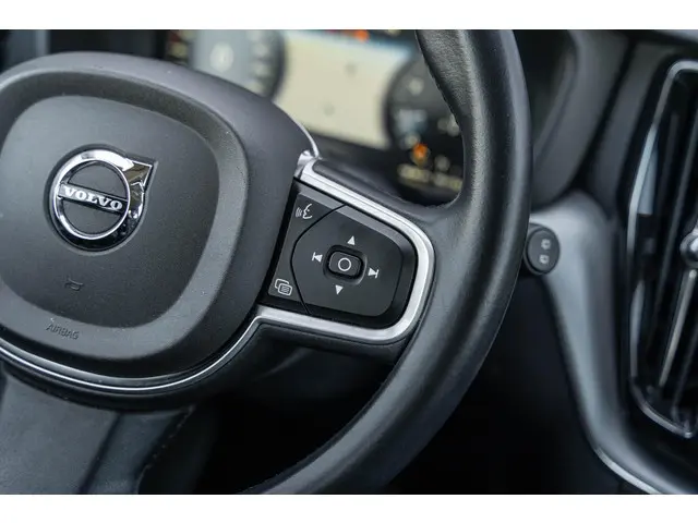 Volvo XC60 T5 Momentum 2018 Benzine 32