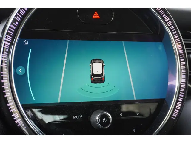 MINI 5-Deurs One 2022 Benzine 18