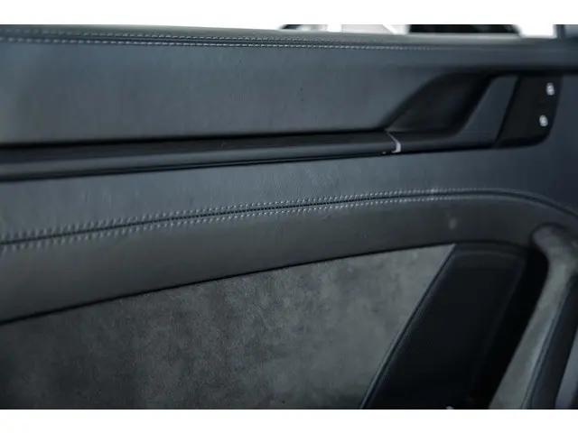 Porsche 911 Carrera GTS Cabrio 2022 Benzine 38
