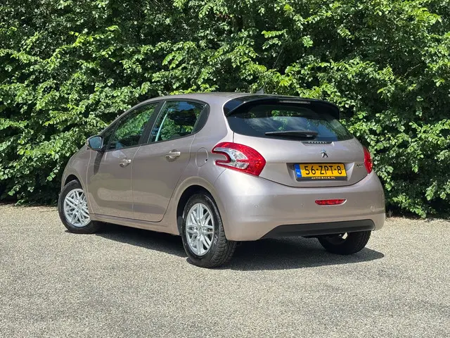 Peugeot 208 1.2 VTi Envy | Cruise control + Navi | 2013 Benzine 3