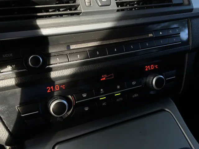 BMW 5 Serie Touring 520i 2013 Benzine 23