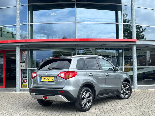 Suzuki Vitara 1.6 High Executive 2018 Benzine 3
