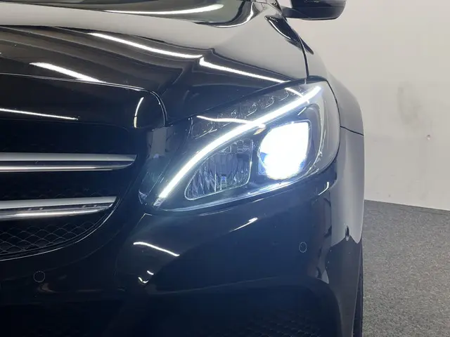 Mercedes-Benz C-Klasse 180 Premium 2018 Benzine 36