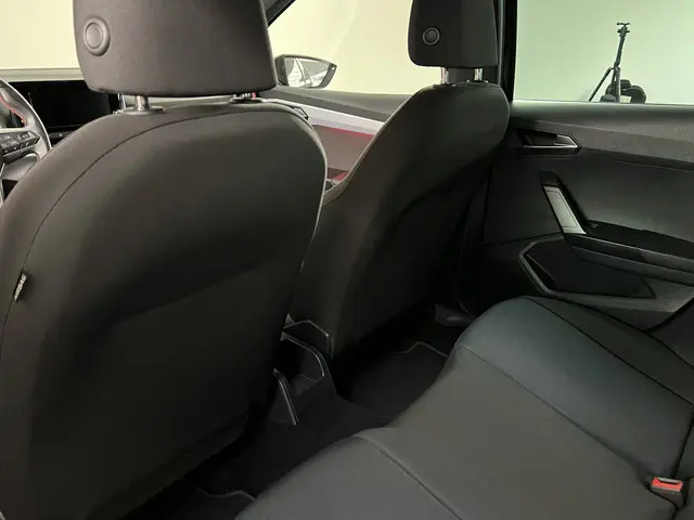 SEAT Arona 1.0 TSI FR 81 KW / 110 PK 2023 Benzine 12