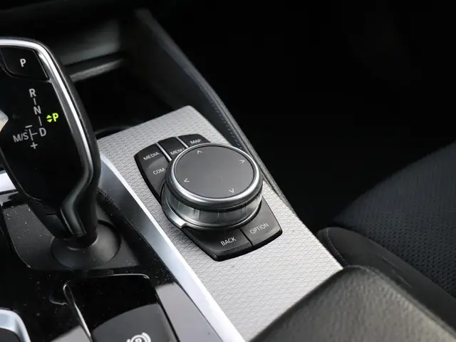 BMW 5 Serie Touring 520i High Executive 2019 Benzine 26