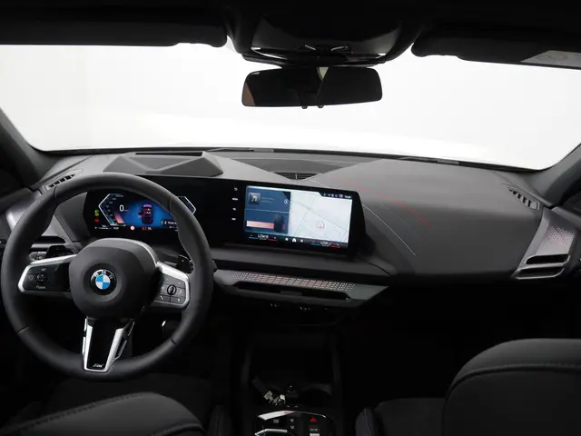 BMW 1 Serie 120 M Sport Design Edition 2025 Benzine 12