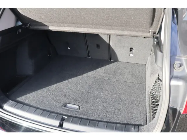 BMW X1 sDrive18i High Executive 2019 Benzine 37