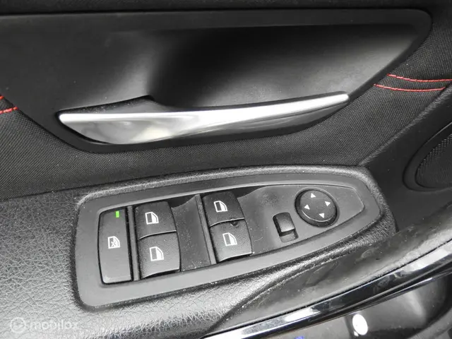 BMW 3 Serie 316i Executive Sport 2013 Benzine 25