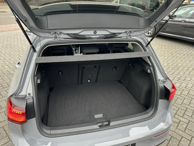 Volkswagen Golf 1.5 eTSI 150PK DSG Style 2023 Benzine 35