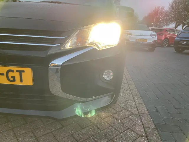 Mitsubishi Space Star 1.2 Intense 2021 Benzine 10