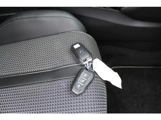 Peugeot 2008 1.2 PureTech GT-Line 2020 Benzine 28