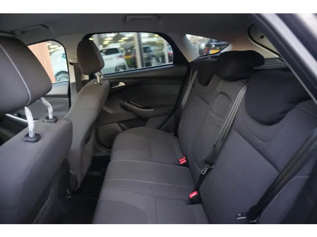 Ford Focus 1.0 EcoBoost Titanium 2013 Benzine 8