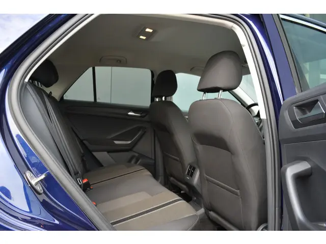 Volkswagen T-Roc 1.5 TSI Sport 2018 Benzine 23