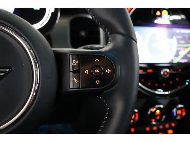MINI Electric Cooper MINI Yours 33 kWh 2023 Elektrisch 21