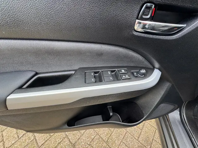 Suzuki Vitara 1.6 High Executive 2016 Benzine 22