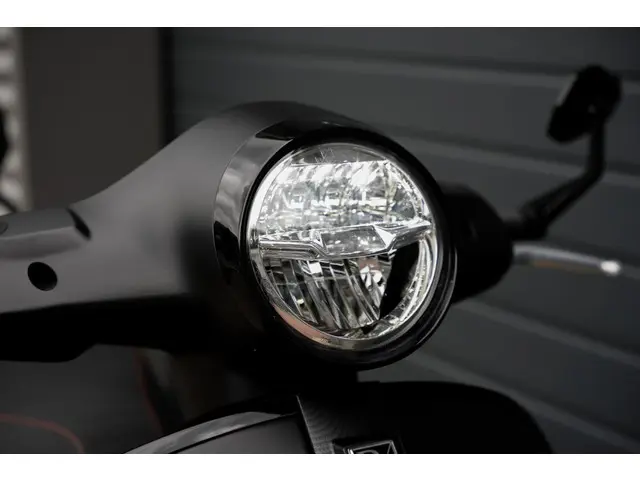 Vespa GTS 300 HPE Nieuw Mod Arrow 2024 2024 Benzine 9