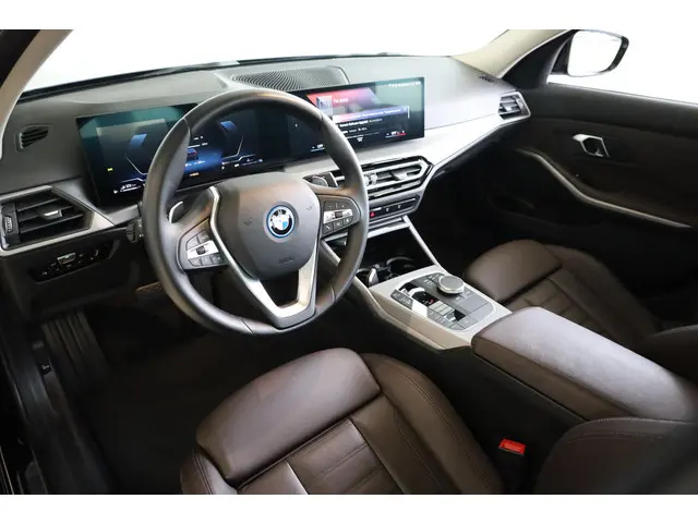 BMW 3 Serie Sedan 320e 2023 Hybride Benzine 6