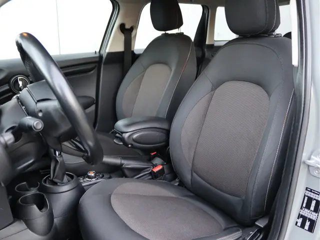 MINI One | Navigatiesysteem 2019 Benzine 4