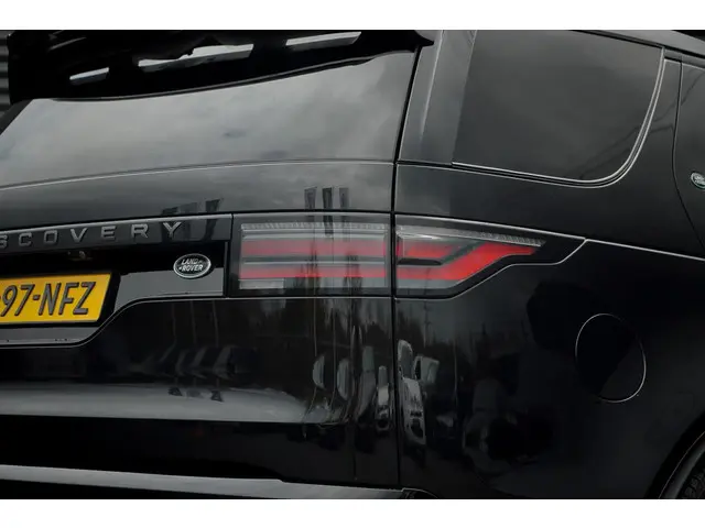 Land Rover Discovery 3.0 D250 R-Dynamic SE 2024 Diesel 32