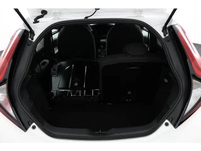 Toyota Aygo X Hybrid 115 play 2025 Hybride Benzine 25