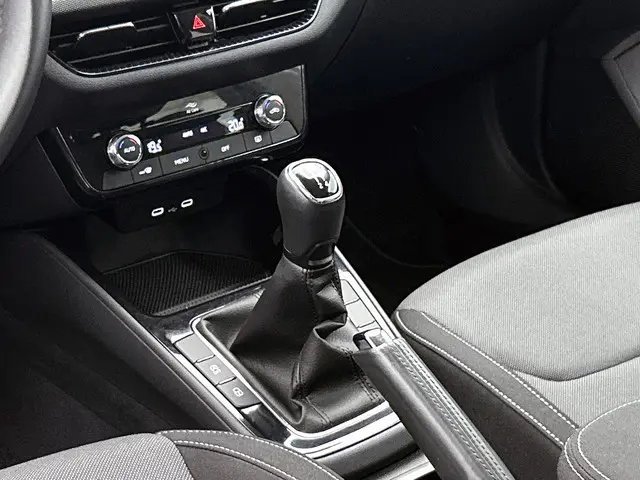 Škoda Fabia 1.0 MPI 80pk Ambition 2023 Benzine 25