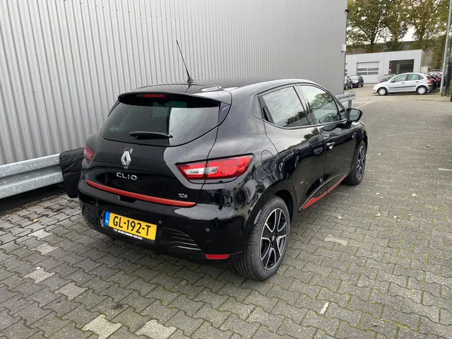 Renault Clio 0.9 TCe Expression 2015 Benzine 2