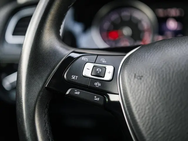 Volkswagen Golf 1.5 TSI Highline Business R 2019 Benzine 24